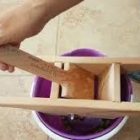 Schiaccia olive artigianale in legno di faggio massello snocciolatoio manuale (Appoggio curvo)